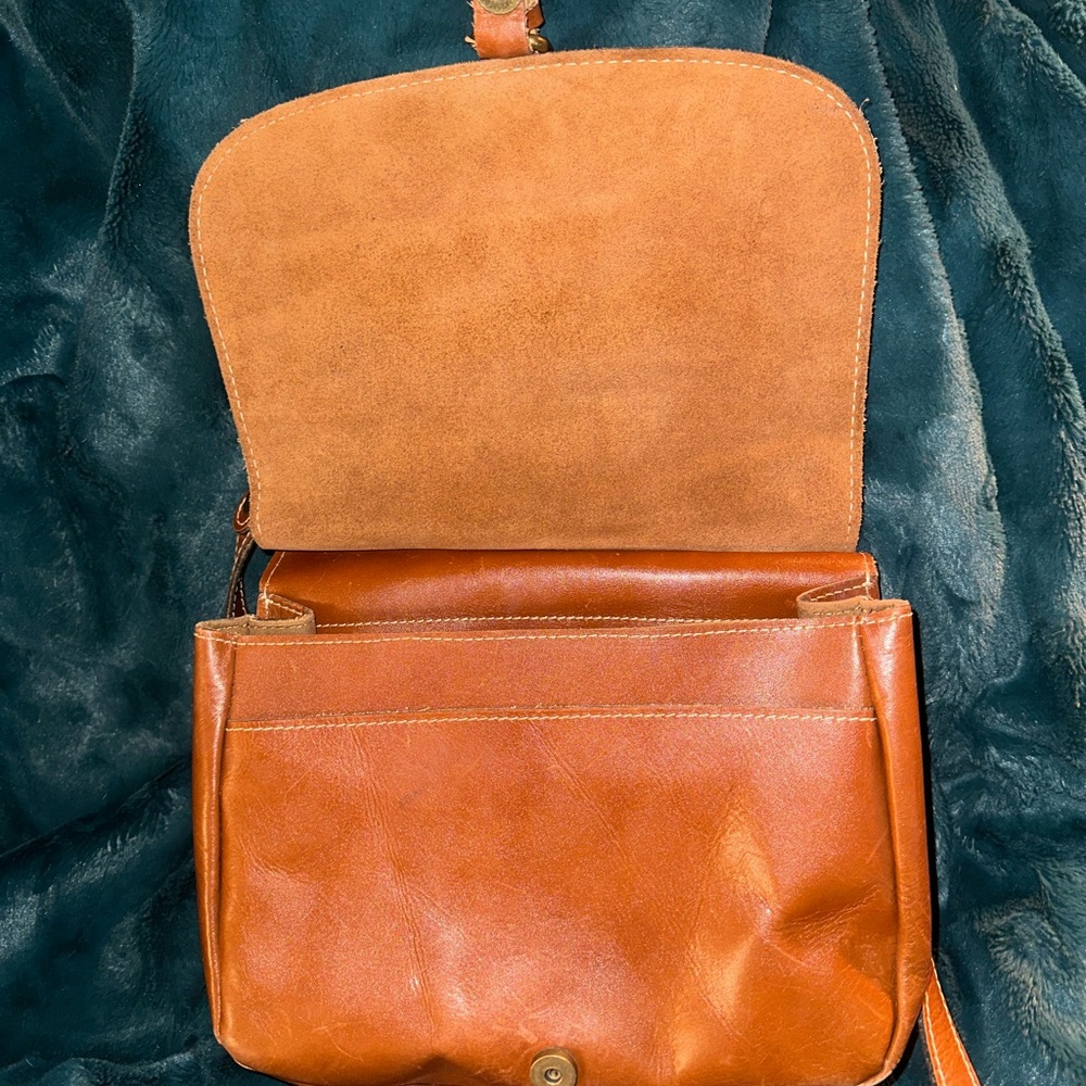 Patricia Nash London Saddle Bag - Picture 3 of 9